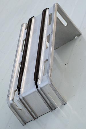 Halter und Verbinder für die Mauerabdeckung